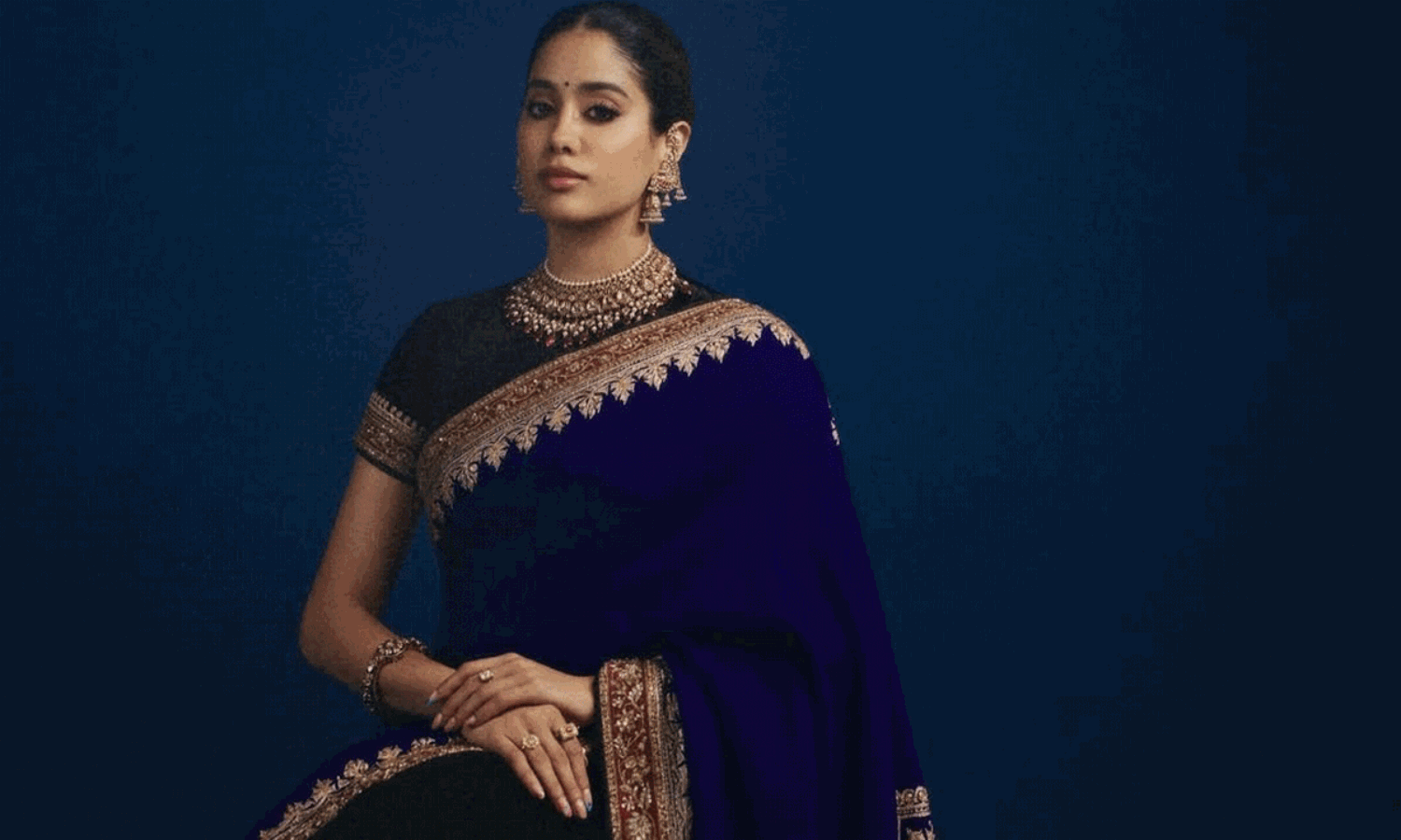 స‌హ‌న‌టుడితో జాన్వీ స‌ర‌సంగా.. ఆ చీర ప్ర‌త్యేక‌తే అది!