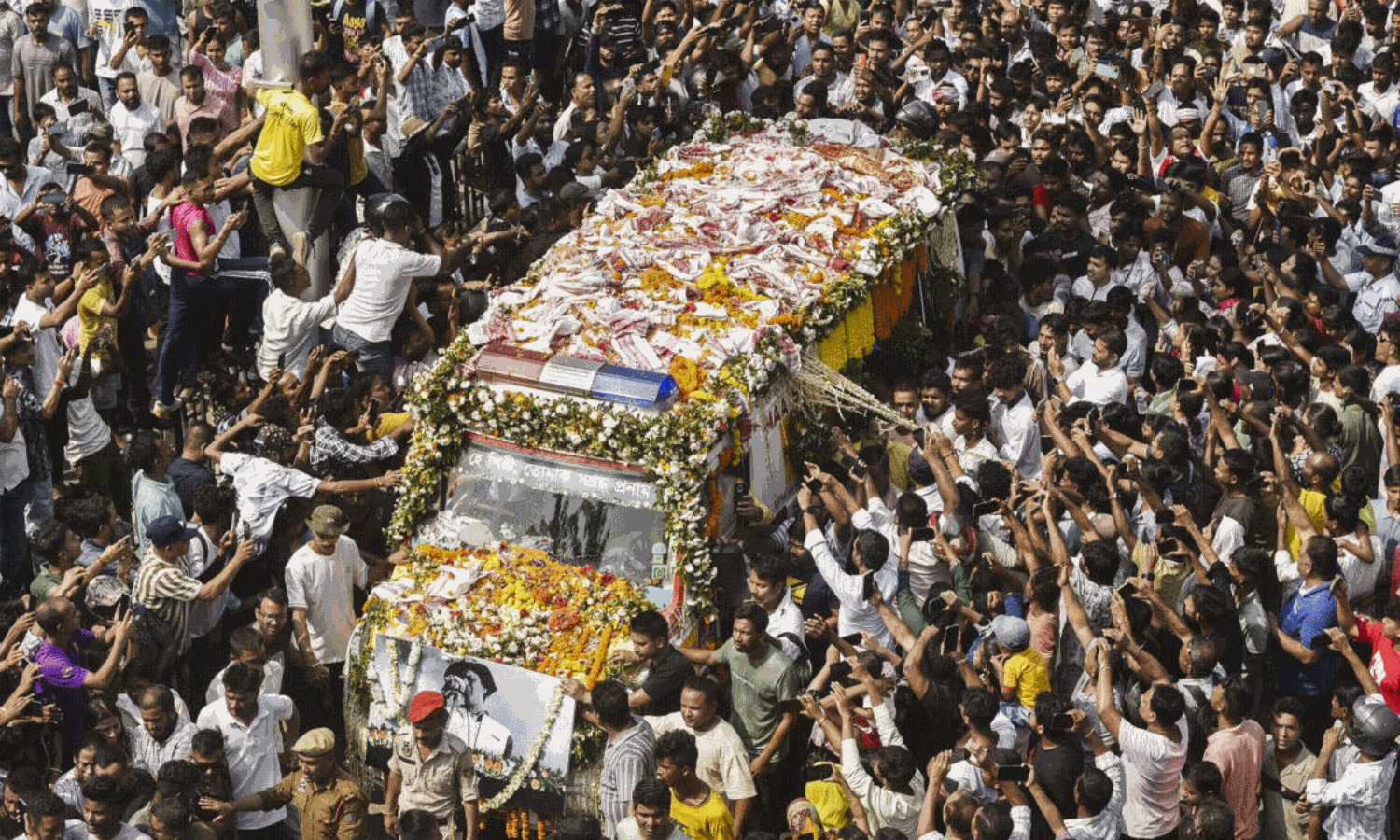 మైఖేల్ జాక్స‌న్ త‌ర్వాత భార‌తీయ గాయ‌కుడి రికార్డ్!
