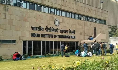 అమెరికా H-1B వీసా ఫీజుల షాక్: భారతీయ విద్యార్థులకు ఐఐటీలే కొత్త ఆశాకిరణం? అమెరికా H-1B వీసా ఫీజుల షాక్: భారతీయ విద్యార్థులకు ఐఐటీలే కొత్త ఆశాకిరణం?