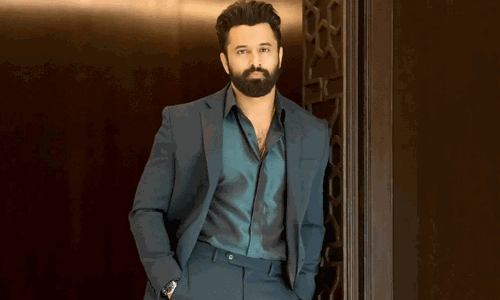 ఆన్‌ స్క్రీన్‌ నరేంద్ర మోదీ... దాడి కేసులో కోర్ట్‌ సమన్లు