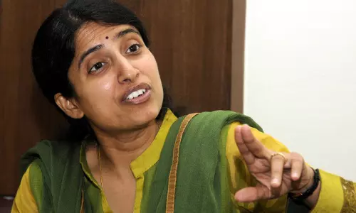 తూచ్.. నాలిక కరుచుకున్న టీడీపీ మీడియా.. వైఎస్ భారతీ రెడ్డే.. కానీ, కాదు!