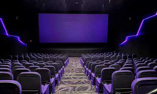 సినిమా టికెట్ ధర రూ.200.. స్టే విధించిన  హైకోర్టు