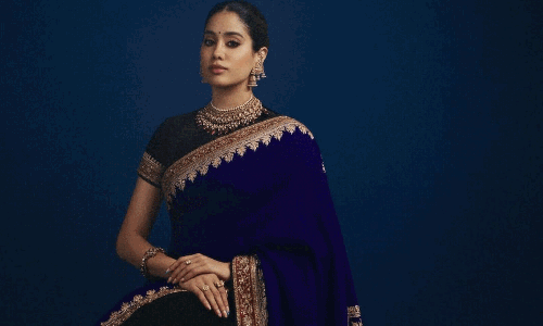 స‌హ‌న‌టుడితో జాన్వీ స‌ర‌సంగా.. ఆ చీర ప్ర‌త్యేక‌తే అది!