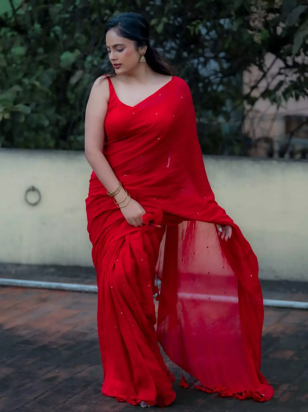 Beautiful in Red Nandita Swetha’s Timeless Charm