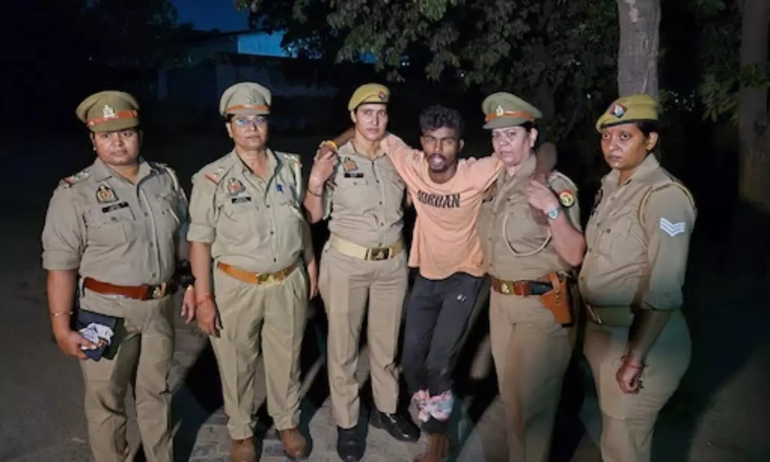 ఎన్ కౌంటర్ లో మహిళా పోలీసులు.. దేశ చరిత్రలోనే ఇది మొదటిది..