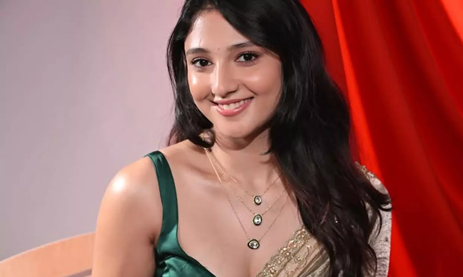 హాట్ అందాలతో ఆకట్టుకుంటున్న మిరాయ్ బ్యూటీ..బొమ్మలా ఉంది బ్రో! హాట్ అందాలతో ఆకట్టుకుంటున్న మిరాయ్ బ్యూటీ..బొమ్మలా ఉంది బ్రో!