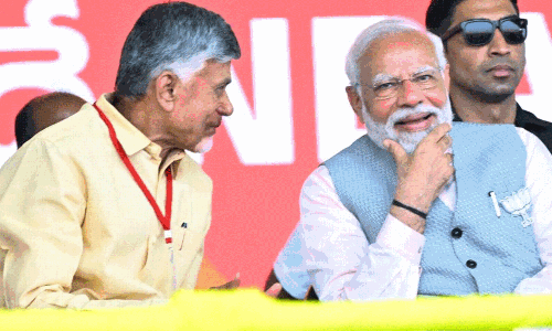 మోడీ నేనూ ఎపుడూ సెలవు పెట్టలేదు...ఇంట్రెస్టింగ్ రీజన్