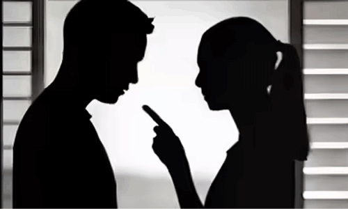 సంసారానికి పనికిరాని భర్త.. రూ.2 కోట్లుడిమాండ్ చేసిన భార్య.. అదిరిపోయే షాక్