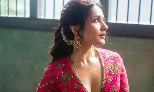 పింక్ అండ్ గ్రీన్ లెహంగాలో రాశి ఖన్నా.. ఎంత అందంగా ఉందో!