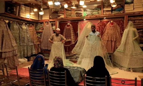 రీల్స్ లో అవి కనిపిస్తే  క్షణాల్లో ఇంటి ముందుకు ఎఫ్‌బీఆర్.. తస్మాత్ జాగ్రత్త..!