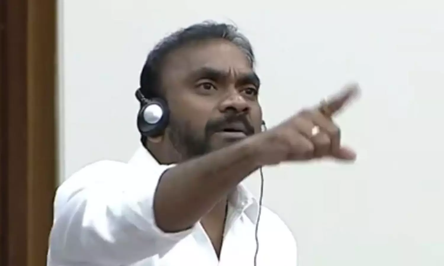 కుప్పం ఎమ్మెల్యేకి చాలెంజ్ మండలిలో వైసీపీ ఎమ్మెల్సీ మాటల మంటలు కుప్పం ఎమ్మెల్యేకి చాలెంజ్ మండలిలో వైసీపీ ఎమ్మెల్సీ మాటల మంటలు