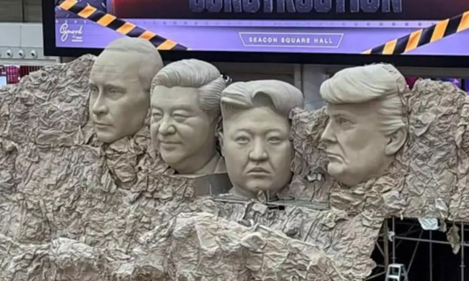 ‘మౌంట్‌ రష్మోర్‌’ నమూనా... నేతల బొమ్మల పిక్స్ వైరల్!