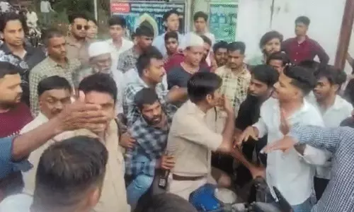 స్మశానంలో రాక్షసుడు... మహిళల సమాధులు తవ్వి...!