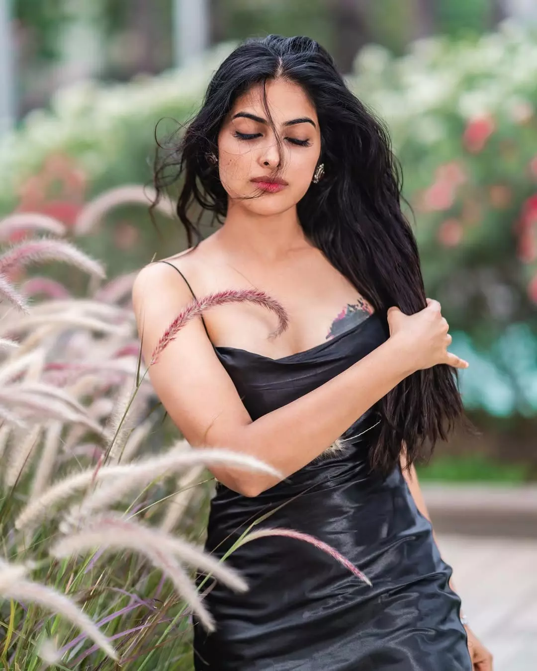 Divi Vadthya’s Stunning Photos and Rising Career