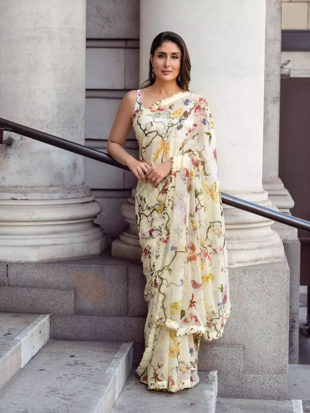 Kareena Kapoor in White Floral Saree is Eye Feast