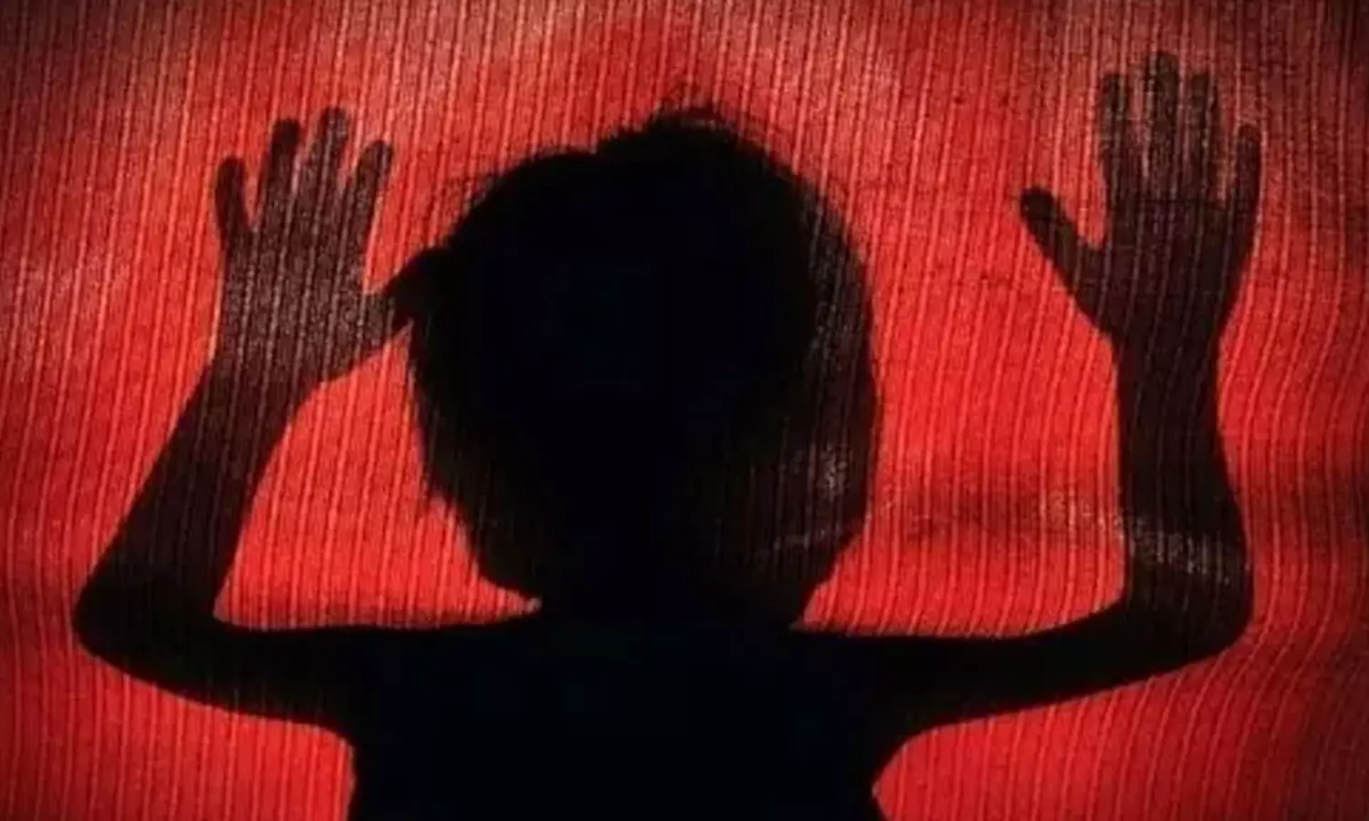 ఐదేళ్ల చిన్నారి తల నరికిన పాతికేళ్ల వ్యక్తి.. ఏం జరిగిందంటే..! ఐదేళ్ల చిన్నారి తల నరికిన పాతికేళ్ల వ్యక్తి.. ఏం జరిగిందంటే..!