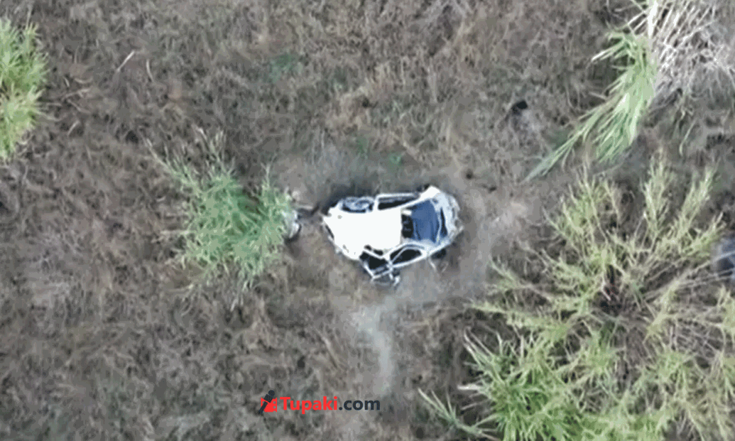 కొండపై కారు, కారులో జంట, శృం*గార సమయంలో దారుణం..!