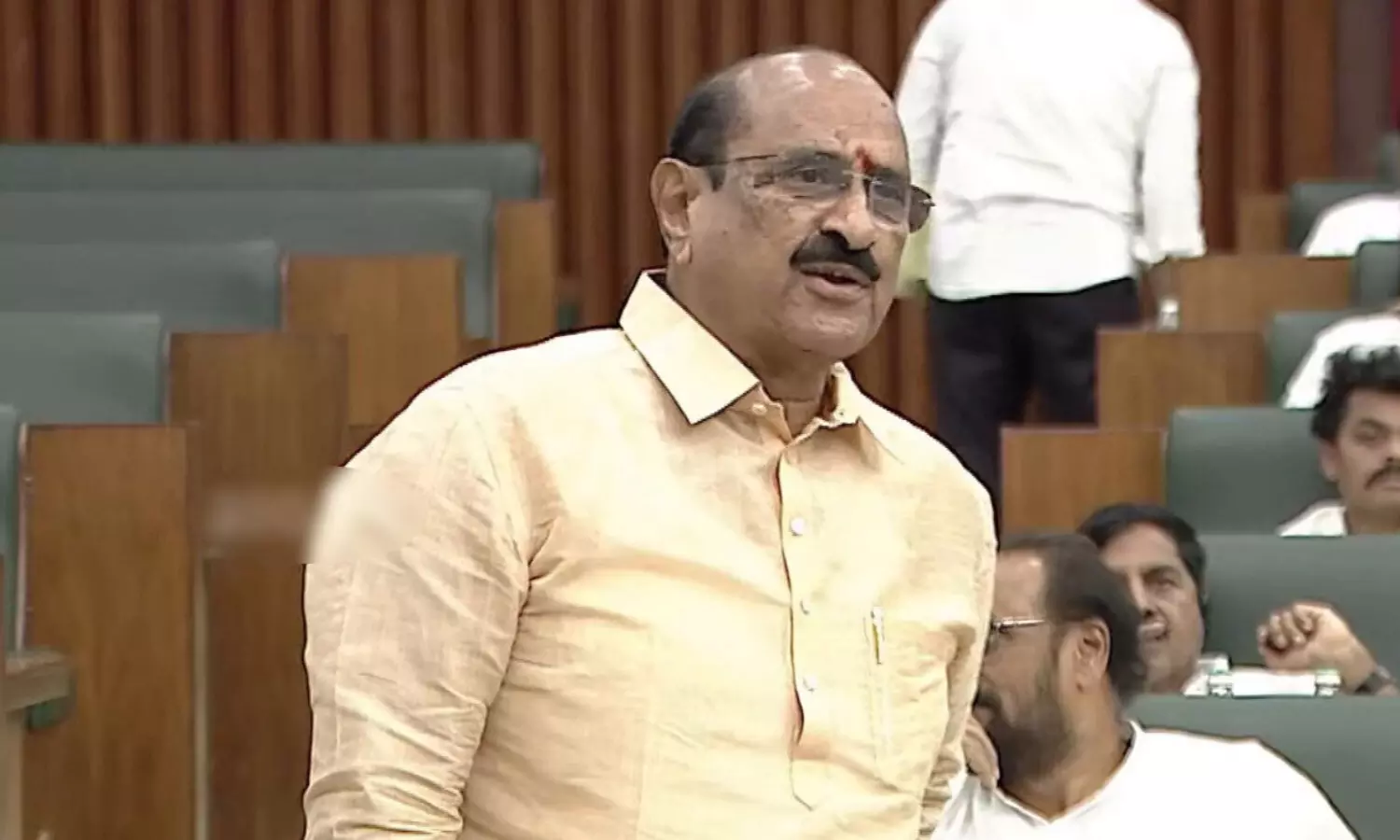 పాపం పెద్దాయన....ఏదో అనుకుంటే ఏదో అయిందిగా ! పాపం పెద్దాయన....ఏదో అనుకుంటే ఏదో అయిందిగా !