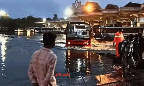 మూసీ ఉగ్రరూపం.. దెబ్బతిన్న నగర అంతర్గత ట్రాఫిక్ వ్యవస్థ!