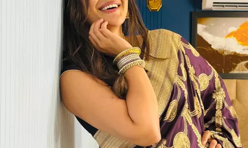 Samyuktha Menon Plays OG Song in Loop Mode