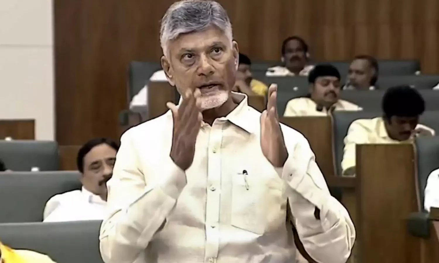 ఎమ్మెల్యేలు, మంత్రులు ఒక్కోలా.. బాబు పాలనలో ఇదే ఫస్ట్ టైం?