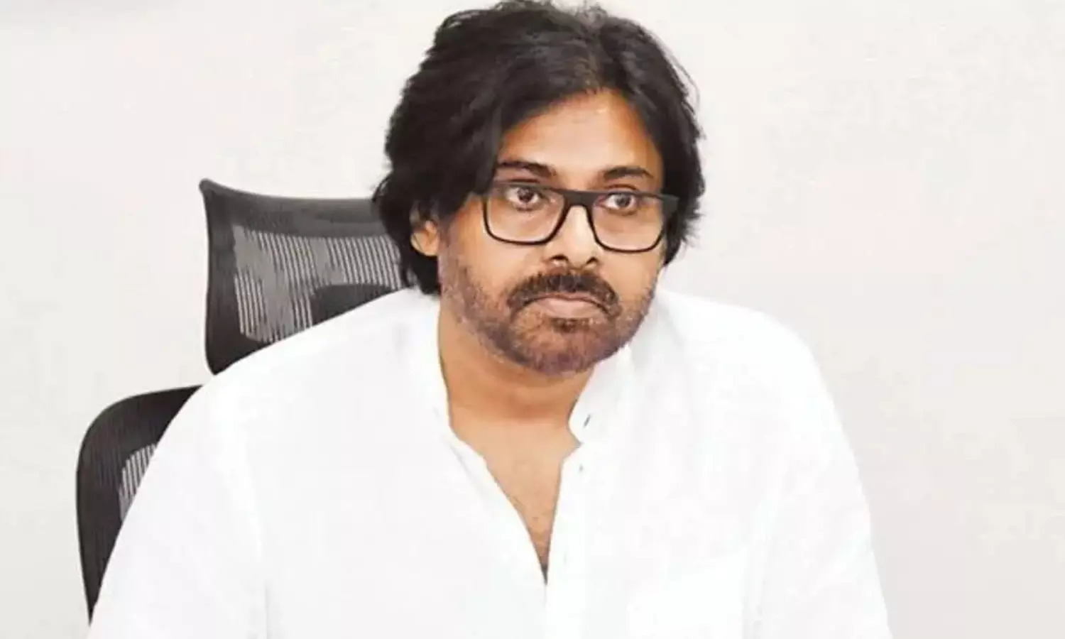 అన్ హెల్తీ పవన్.. రీజన్స్ ఏంటి..?