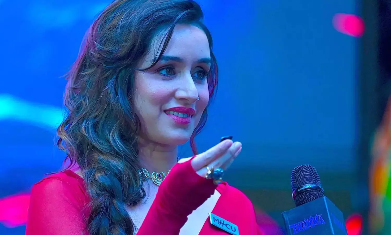 800 కోట్ల బ్యూటీ క్రేజ్ ని ఇలా కూడా! 800 కోట్ల బ్యూటీ క్రేజ్ ని ఇలా కూడా!