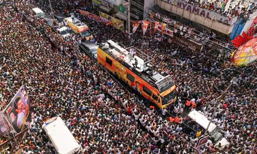 విజయ్ సభలో మరణ మృదంగం