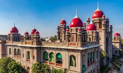 బీసీ బిల్లు గ‌వ‌ర్న‌ర్ ద‌గ్గ‌ర ఉంది.. మీరెలా జీవో ఇస్తారు: హైకోర్టు షాక్‌