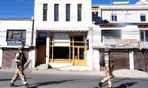 లద్దాఖ్‌  లో ఆందోళనలు... వాంగ్  చుక్  పై  పోలీసులకు షాకింగ్  సందేహం!