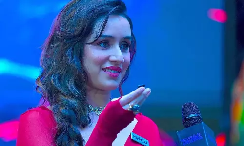 800 కోట్ల బ్యూటీ క్రేజ్ ని ఇలా కూడా! 800 కోట్ల బ్యూటీ క్రేజ్ ని ఇలా కూడా!