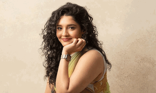 సైట్ కొడితే ప‌క్క‌కు పిలిచి కుమ్మేస్తానంటోంది!