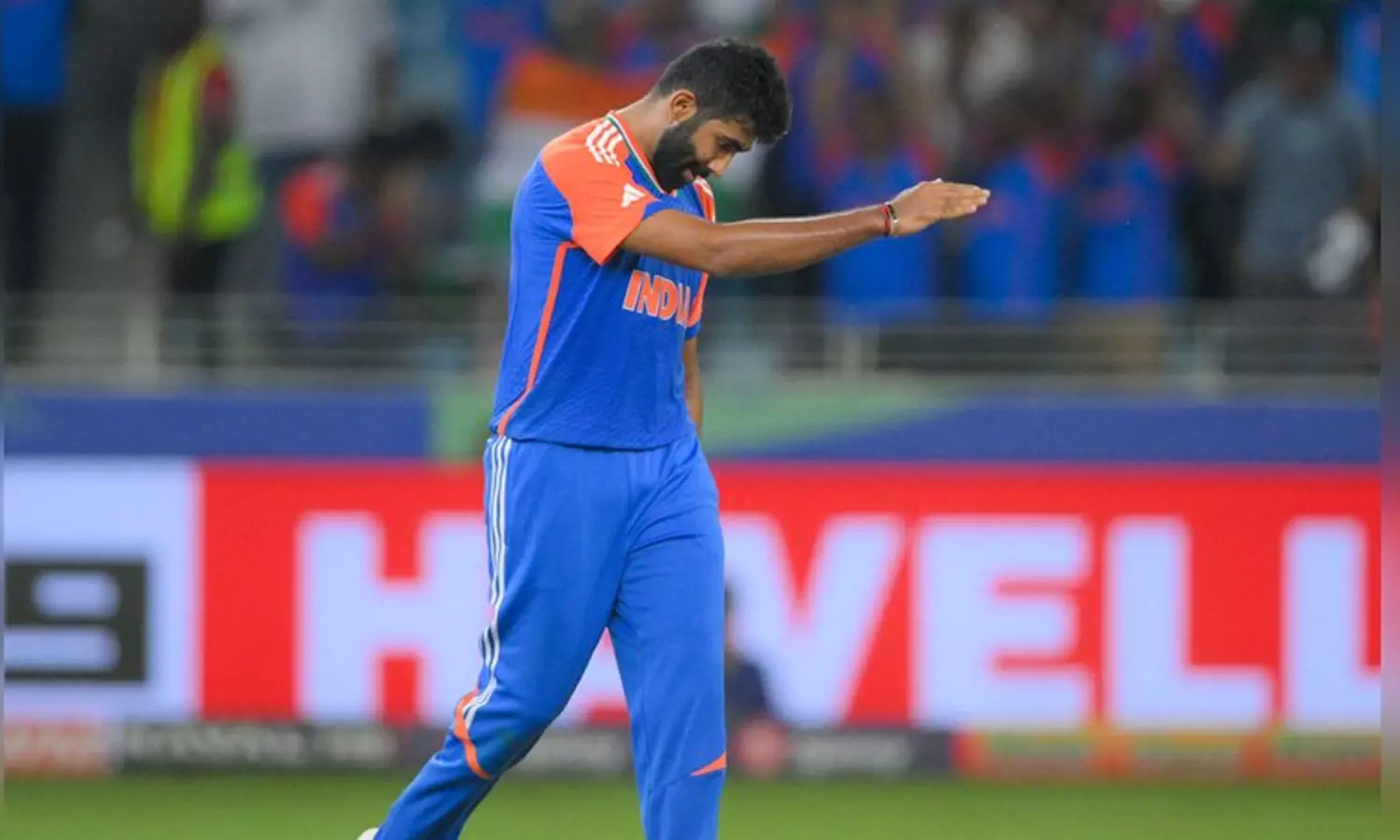 బౌలింగే చేత‌కాని పేస‌ర్ ర‌వూఫ్‌కు ఫైట‌ర్ జెట్ దించిన బుమ్రా