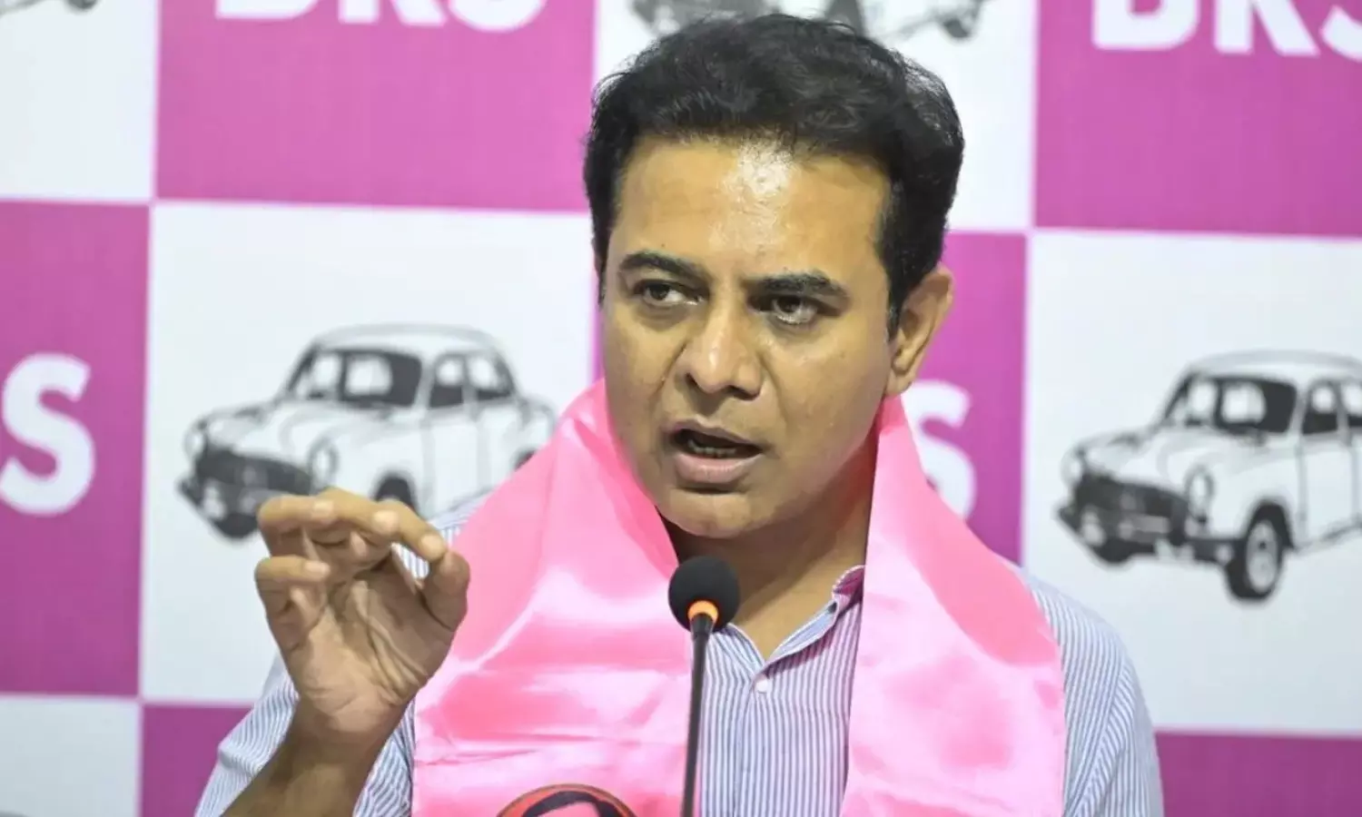 బాకీ కార్డులతో ఎన్నికలకు వెళ్తాం: కేటీఆర్ బాకీ కార్డులతో ఎన్నికలకు వెళ్తాం: కేటీఆర్