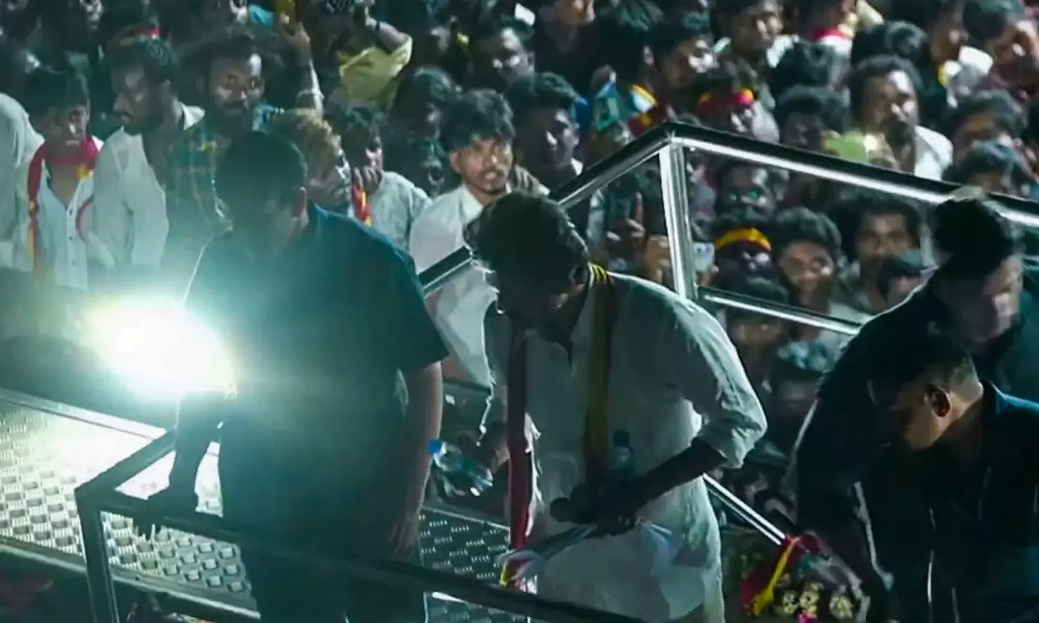 విజయ్  పార్టీనే పవర్‌  కట్‌  చేయమని  కోరిందా?.. సమాధానం ఇదే!