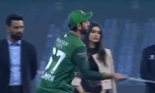 చెక్ విసిరేసి.. ఉగ్ర‌వాదుల‌కు ప్రైజ్ మ‌నీ ఇచ్చి.. స‌ల్మాన్ అఘా ఆగ‌డం