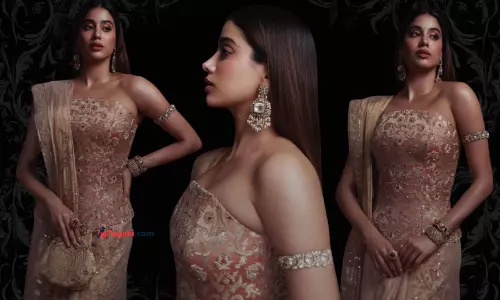 రెగ్యులర్ అవుట్ ఫిట్ లో కూడా మరింత అందంగా కనిపిస్తున్న జాన్వీ!