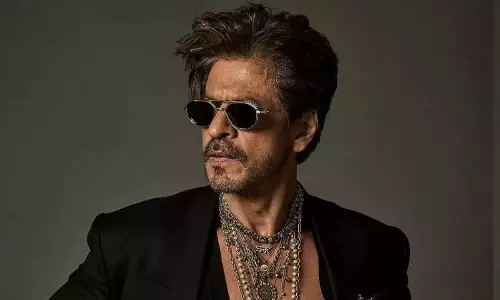 సిగ‌రెట్లు కోలాలు అమ్మ‌డం ఆపేయండి: షారూఖ్