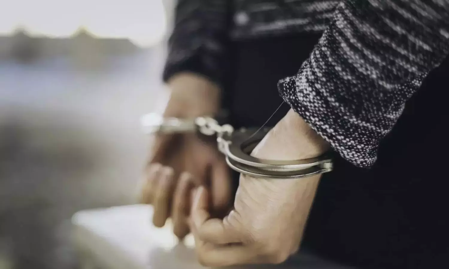 పైర‌సీ రాకెట్ వెన‌క బెట్టింగ్ యాప్‌ల నిధులు!