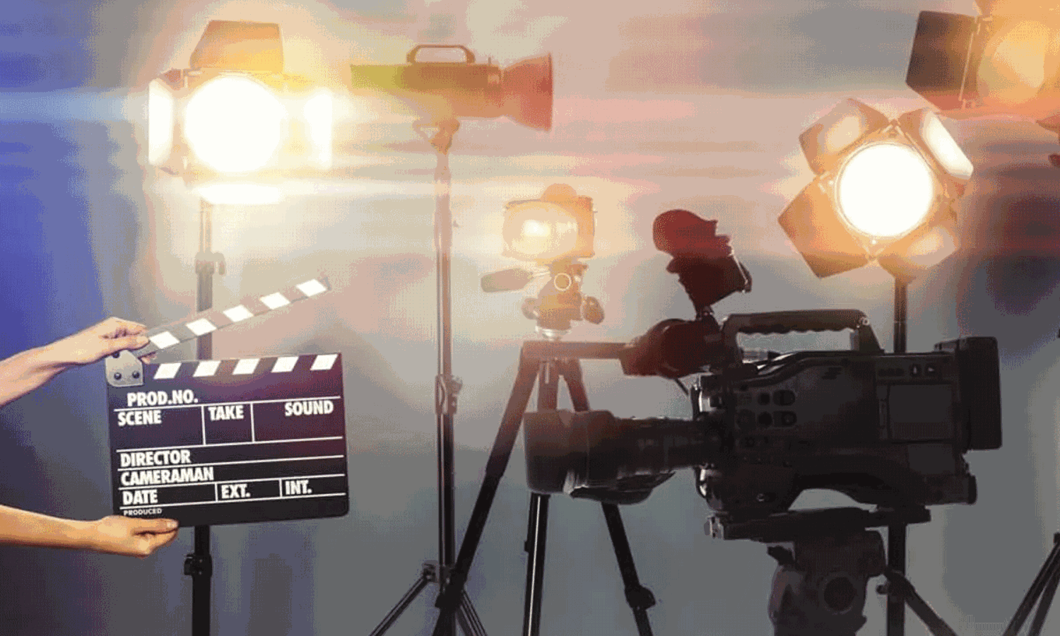 దసరాకి కొత్త చిత్రాల హడావిడి.. మెగాస్టార్ మొదలు రౌడీ హీరో.. దసరాకి కొత్త చిత్రాల హడావిడి.. మెగాస్టార్ మొదలు రౌడీ హీరో..