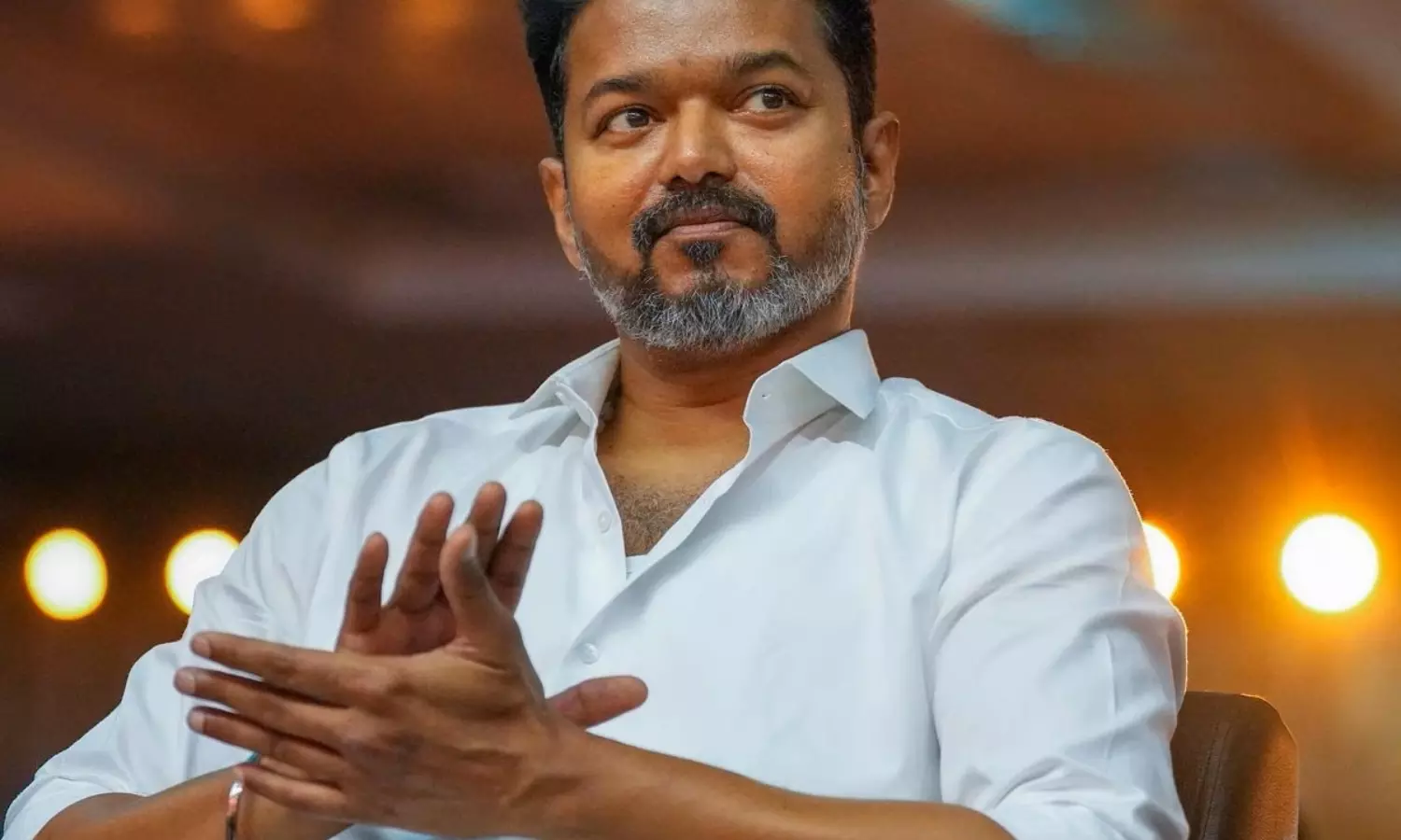 ప‌రామ‌ర్శ లేదు.. వివ‌ర‌ణ లేదు.. ఇట్లైతే త‌ళ‌ప‌తి కాలేవు విజ‌య్