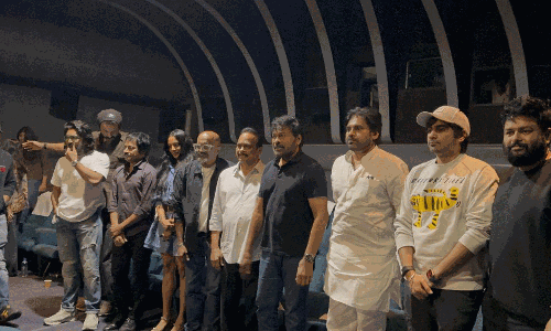 మెగా ఫ్యామిలీకి OG స్పెష‌ల్ షో.. మెగాస్టార్ రెస్పాన్స్ ఇదే