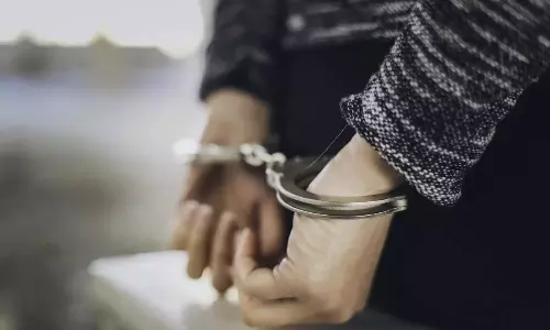 పైర‌సీ రాకెట్ వెన‌క బెట్టింగ్ యాప్‌ల నిధులు!