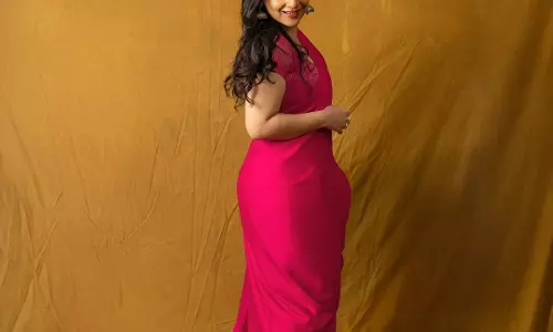 Vidya Balan Radiates Elegance in Traditional Outfit on Navratri Day 9