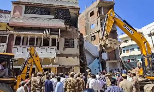 బుల్డోజర్ వర్సెస్ వారసత్వం.. యూపీలో ‘పద్మశ్రీ’ ఇంటి కూల్చివేతపై దుమారం..
