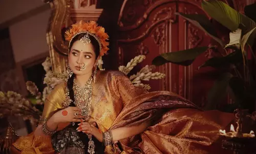 Ayesha Khan Slays Retro Saree Look With Fire