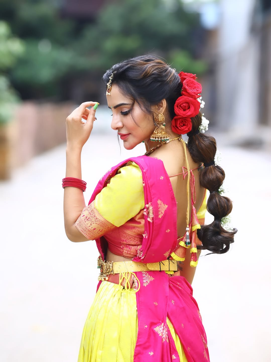 Ashu Reddy Dazzles in Traditional Look During Festive Celebrations