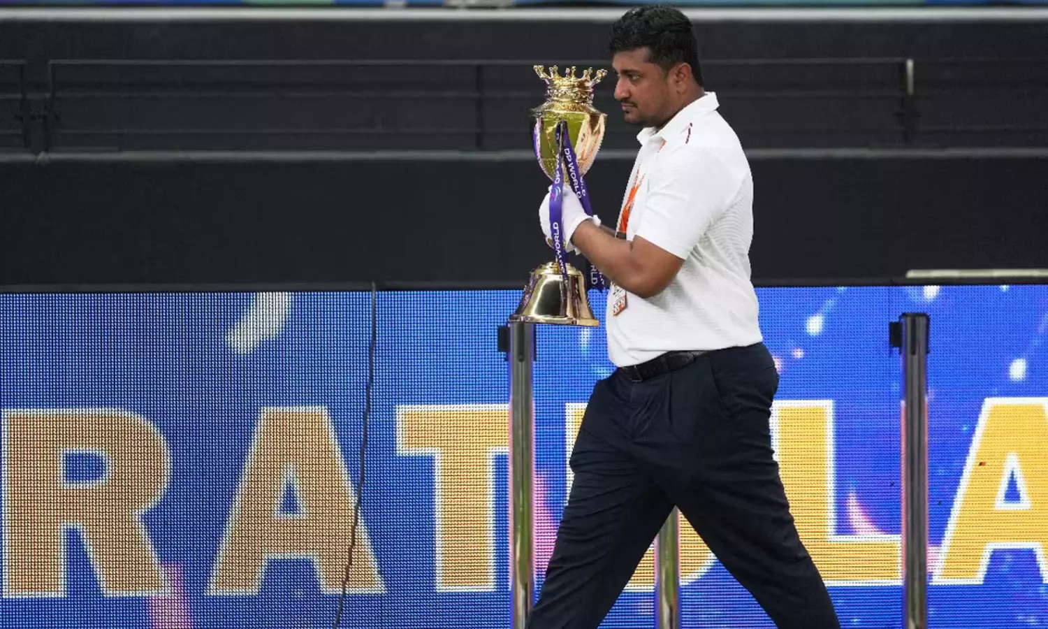 మెట్టుదిగిన నఖ్వి.. సన్నాయి నొక్కులు.. మరో దేశం బోర్డుకు ఆసియా కప్‌