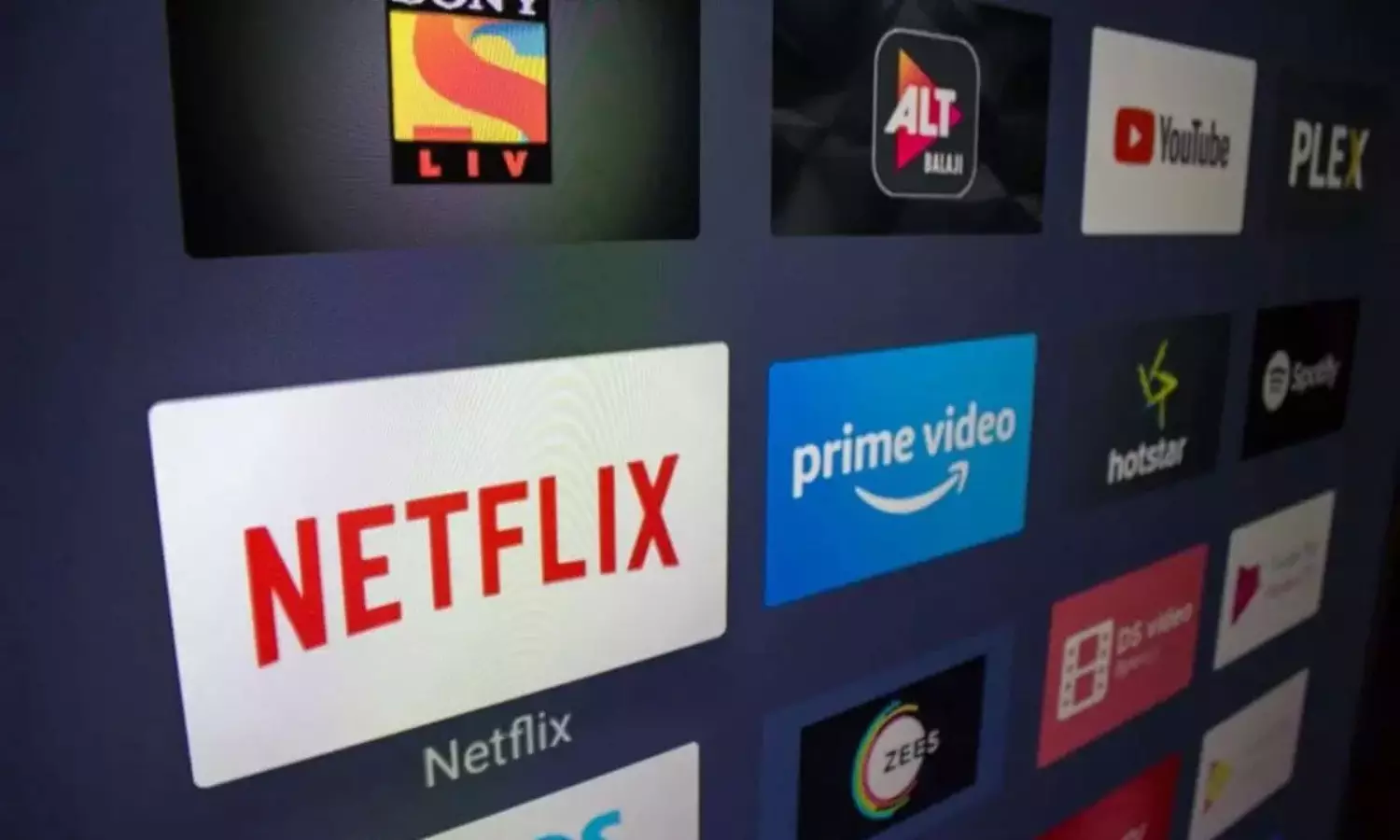 సినిమా రిలీజ్ లో ఓటీటీలే గేమ్ ఛేంజర్.. అంతా వాళ్ల చేతుల్లోనే