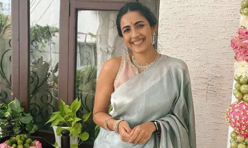 దసరా స్పెషల్.. చీరకట్టులో ఆకట్టుకుంటున్న నిహారిక!